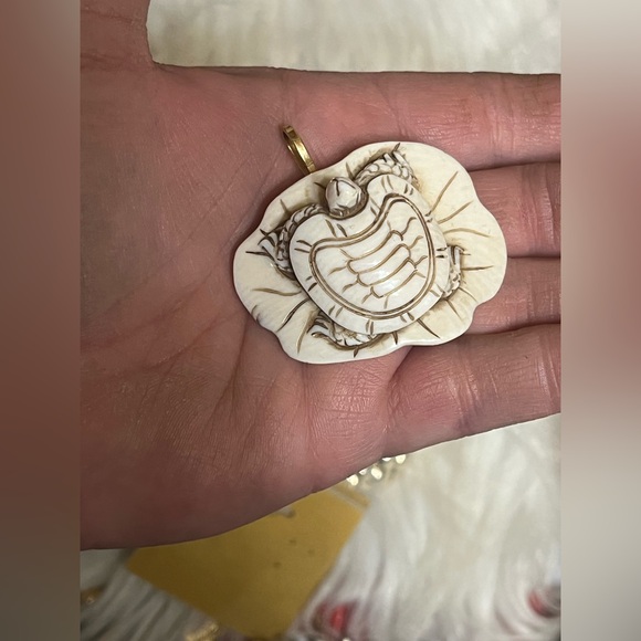 14K Carved Turtle Pendant - Picture 9 of 16